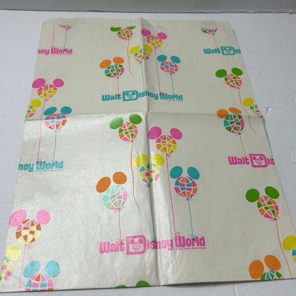 Vintage Walt DisneyWorld Memorabilia Patch Keychain HallofFame Pin Brochure Bag - Picture 7 of 7